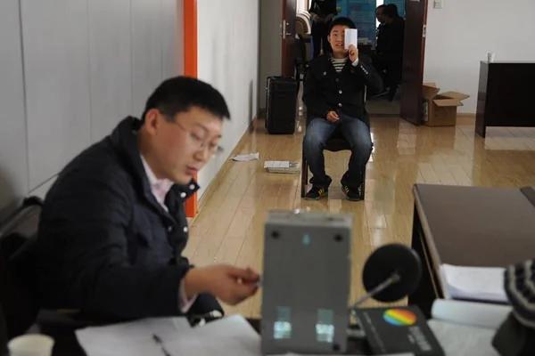 海航招大学生飞行员 考官闻腋下 有狐臭者直接淘汰(组图)