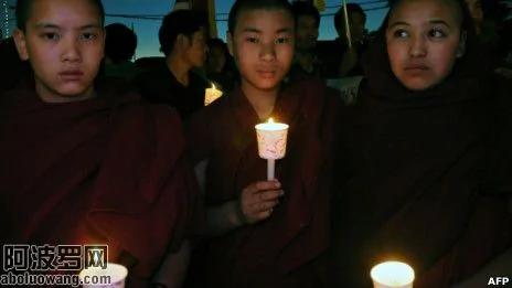 流亡藏人在印度达兰萨拉悼念自焚身亡的藏人（20/11/2012）