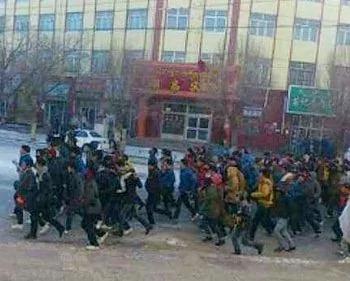 自焚引发藏族学生示威