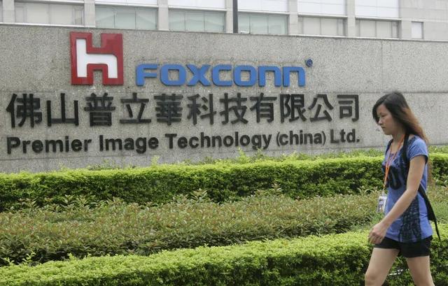 彭博社:富士康将应“客户要求”将生产线扩展至北美(图)