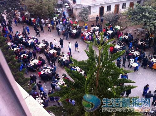 贫困县官员葬父宴请宾客5天每顿不少于200桌(图)