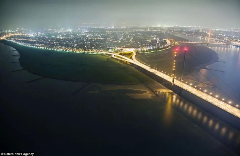 摄影师用延时摄影展示世界最大城市闪亮夜景(高清组图)