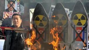韩国首尔街头反对朝鲜核试验的示威（12/12/2013）