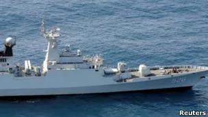 中国否认军方使用射控雷达锁定日本军舰和武装直升机（图为日本防务省公布的涉及事件的中国同类型军舰资料照片）