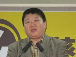 民进党发言人何博文2月22日在总部(美国之音申华拍摄)