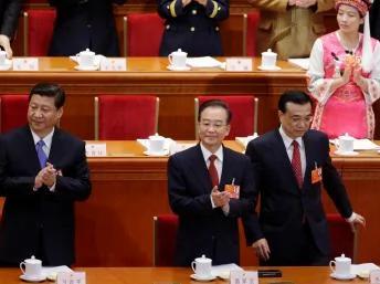 中共总书记习近平（左）总理温家宝（中）和即将接任总理的李克强（右）在人大开幕式上2013年3月5日北京