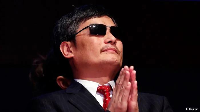 Chinese dissident Chen Guangcheng listens to remarks during a ceremony awarding him The Tom Lantos Human Rights Prize in the Capitol in Washington January29,2013. Behind Chen is a translator.REUTERS/Kevin Lamarque(UNITED STATES- Tags: POLITICS)