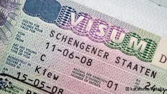 Visum Schengener Staaten? katatonia- Fotolia.comClose-up page of passport with Schengen visa? katatonia#31025476