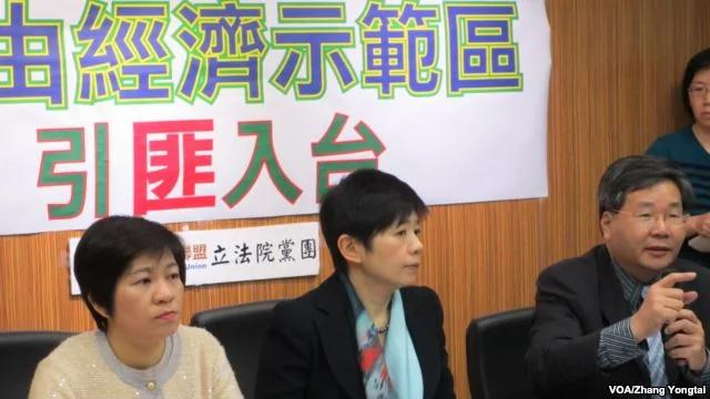 台湾在野的台联党立法院党团就中国投资问题召开记者会(美国之音张永泰拍摄)