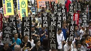 香港支联会上周日组织了平反六四大游行。