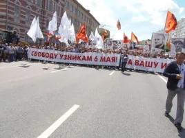 今年6月12日的莫斯科反普京示威游行要求释放政治犯。(美国之音白桦拍摄)