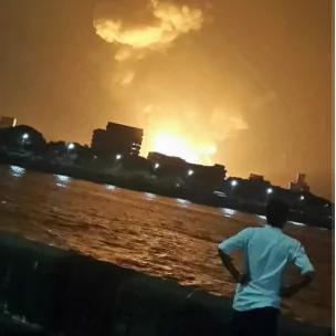 印度“辛杜拉克沙克”号潜艇起火爆炸