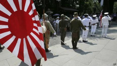 日本二战老兵及其支持者参拜靖国神社