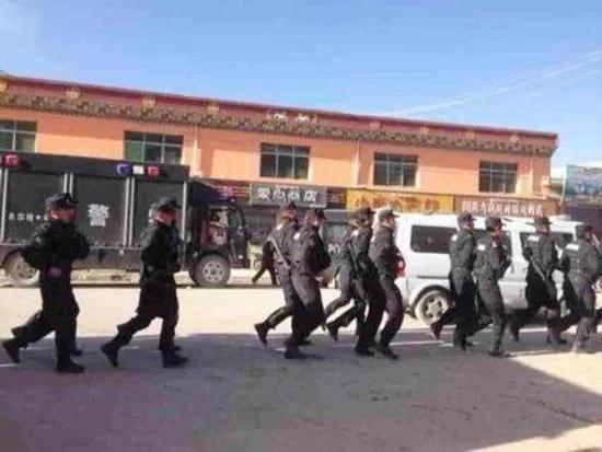 青海杂多县藏民抗议采矿被军警镇压