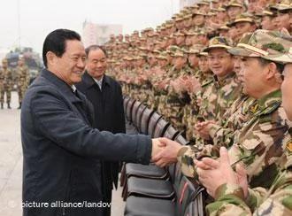  BEIJING, March1,2010(Xinhua)-- Zhou Yongkang(L), a member of the Standing Committee of the Political Bureau of the Communist Party of China Central Committee, meets with armed police force officers at a command headquarters in the south of northwest China