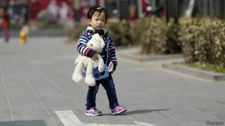 北京街头的女童（03/04/2013）