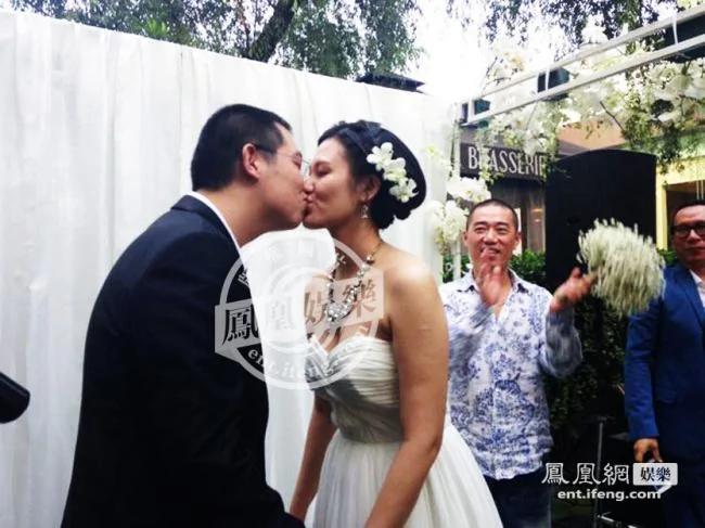 王朔缺席女儿大婚图片