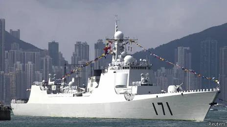 泊在香港昂船洲海军基地的中国海军海口号导弹驱逐舰
