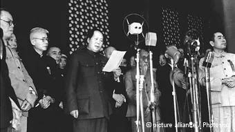 Mao Tse-tung bei der Gründung der Volksrepublik China  