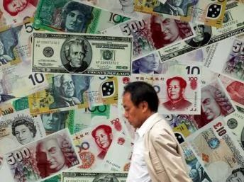 香港人民币美元和欧元汇率服务广告。图片摄于2011年7月26日。