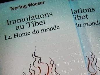 唯色新出版的法文版新书：西藏自焚事件—世界的耻辱。