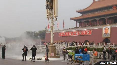 北京当局证实，一名男子上月在北京天安门广场自焚(21/10/2011)