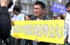 马航事件：中国乘客亲属与警方发生冲突