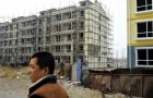 天津一开发商欠债1.5亿失联 楼盘停工荒草遍地