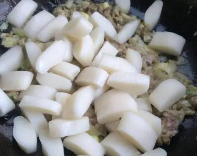 肉末白菜燉年糕 稍微燉煮一下即可 口感美極了 6 20190328035044344