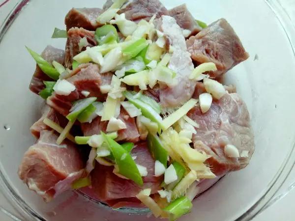 別在單純的燉紅燒牛肉 教你新的做法 外酥里嫩 滿屋子飄香! 7 20190523030551969