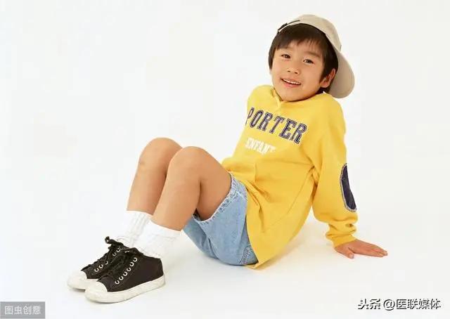 孩子為什麼會得扁平足?粗心的家長,給孩子買鞋別犯4個錯 2 20200505093110268