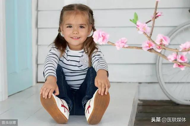 孩子為什麼會得扁平足?粗心的家長,給孩子買鞋別犯4個錯 3 20200505093111621