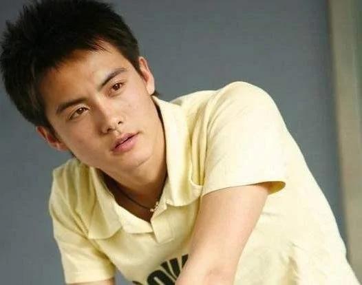 近年来最惨的明星 5 岁给妈妈买“自杀药”16 岁辍学