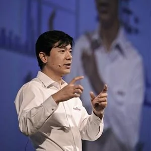 百度创始人李彦宏2010年在技术创新会议上讲话。据报道他说过，中国特色社会主义是推动中国互联网发展的动力