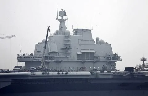 中國航母瓦良格號7月27日停泊在大連港