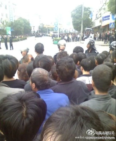 浙江湖州織里政府加稅引發抗議示威，大規模騷亂（更多圖片）