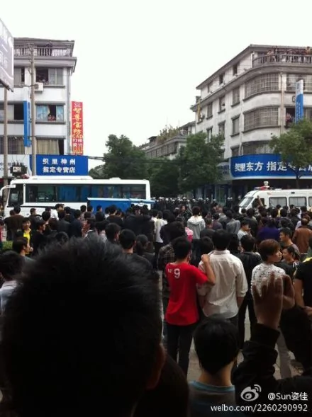浙江湖州织里政府加税引发抗议示威，大规模骚乱（更多图片）