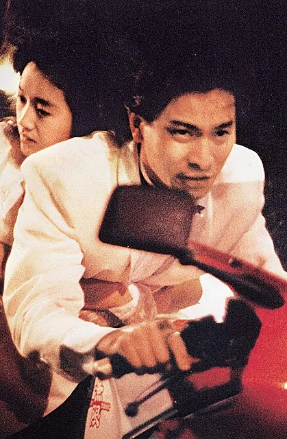 1990年22歲的吳倩蓮，憑電影《追夢人》出道，垂死的劉德華騎車載穿婚紗的她，成為經典鏡頭。（香港資料室）