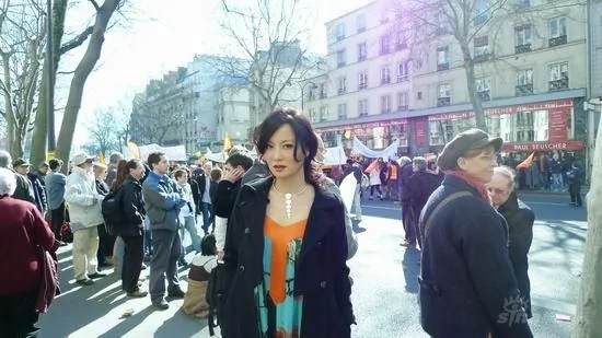 女星陶紅在法國：親歷大罷工，急忙擺Pose
