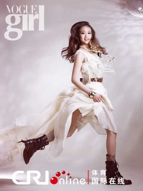 韓國藝體小蘿莉時尚寫真 長髮披肩清純可人(組圖)