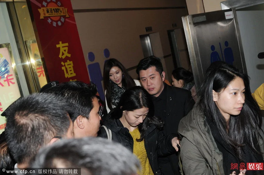 林志玲赴上海出席商业活动 如厕时20保安站岗(高清组图)