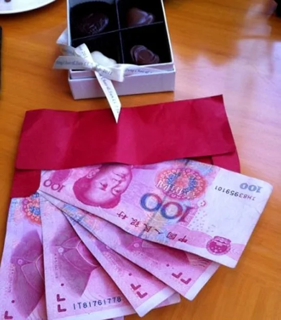 丟人啊！孫儷和鄧超舉行婚禮 記者為哄搶500元紅包群毆(組圖)