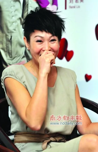 對敏感話題，劉若英一笑帶過。