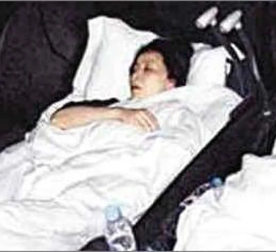 明星睡覺時「慘遭」偷拍：范冰冰與劉亦菲睡姿各異(組圖)