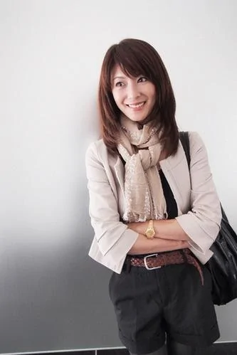 日本45岁童颜CEO 未生育子女保持完美三围(组图)