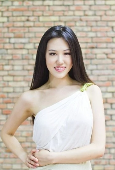 王姬21岁女儿私房照曝光 曾经参选过纽约的华裔小姐(图)