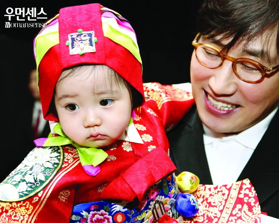 韓國女藝人李英愛為龍鳳胎兒子和女兒舉行周歲宴(高清圖)