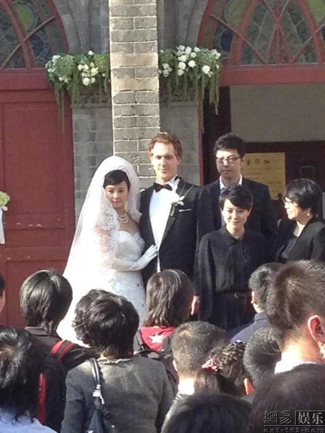 袁莉今日北京成婚 與外籍老公補辦婚禮(組圖)