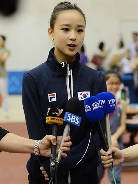 韓國體操小美女孫妍在出席活動 談及奧運失誤而落淚(組圖)