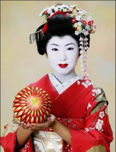 看看日本藝妓的模樣